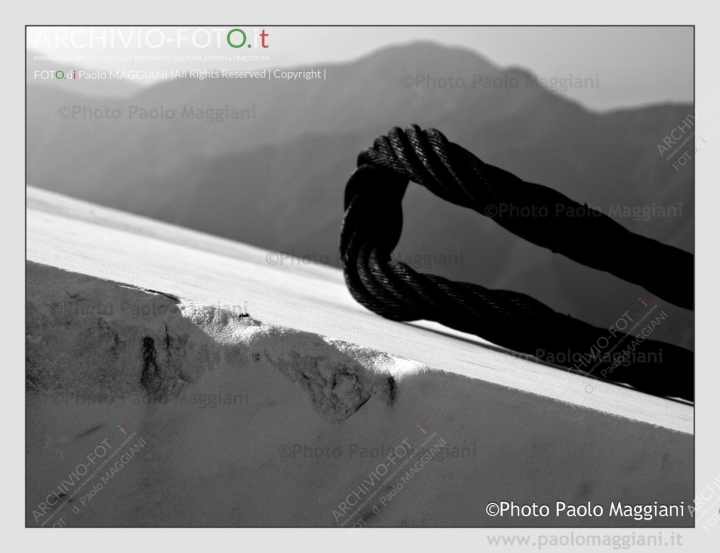 Visioni-di-Cava-di-Marmo-Marble-Quarry-Visions_foto_Cava-delle-Cervaiole-2010_Marble-blocks_iron-cable_Pubbl_21set2017