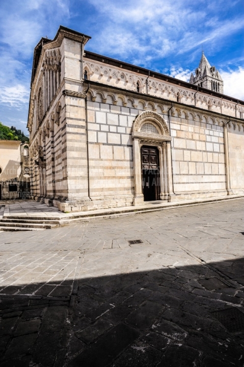 D70015_DSC7997_Paolo-Maggiani_04052015_Carrara-Duomo-marmo-pieve-S.-Andrea