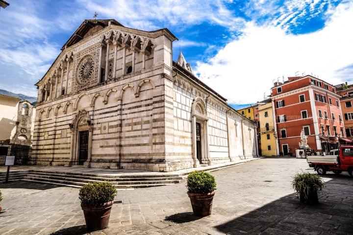 D70015_DSC8000_Paolo-Maggiani_04052015_Bacio-Bandinelli-Carrara-Duomo-fontana-gigante-marmo-Nettuno-pieve-S.-Andrea