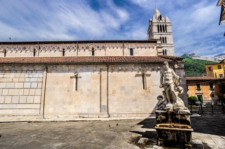 D70015_DSC8015_Paolo-Maggiani_04052015_Carrara-Duomo-marmo-pieve-S.-Andrea