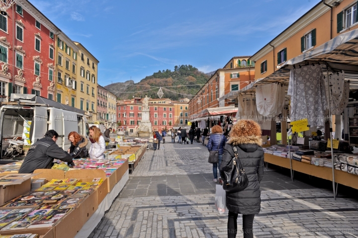 d70016mag_7955_Carrara_Lunedì-giorno-di-mercato_maggiani-paolo_24745292229_o