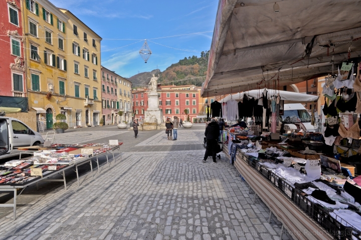 d70016mag_7972_Carrara_Lunedì-giorno-di-mercato_maggiani-paolo_24482401814_o