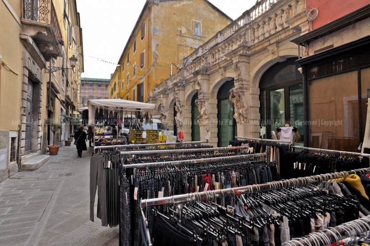 d70016mag_7976_Carrara_Lunedì-giorno-di-mercato_maggiani-paolo_25086821986_o