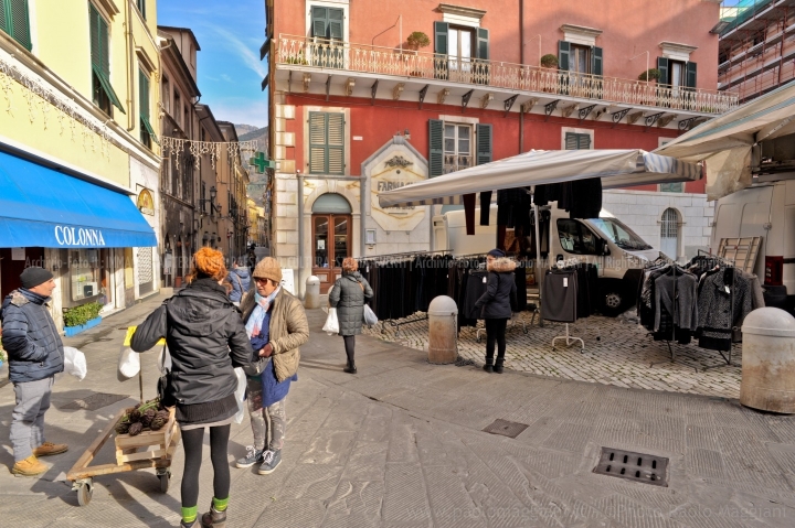 d70016mag_7985_Carrara_Lunedì-giorno-di-mercato_maggiani-paolo_25086955636_o