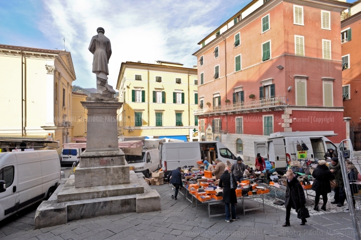 d70016mag_7997_Carrara_Lunedì-giorno-di-mercato_maggiani-paolo_24817682310_o