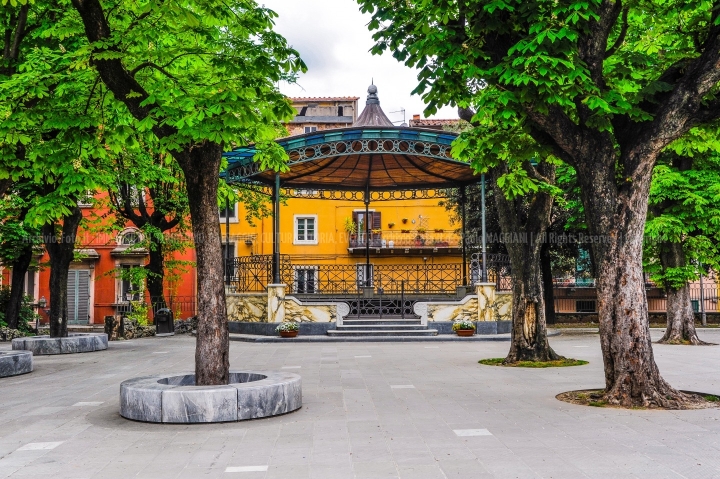 D70015_DSC7732_Paolo-Maggiani_26042015_Carrara-marmo-palco-della-musica-piazza-darmi-sculturaBN