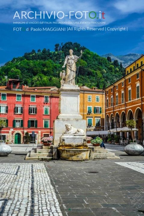 D70015_DSC7939_Paolo-Maggiani_04052015_Beatrice-DEste-Carrara-marmo-monumento-piazza-Alberica