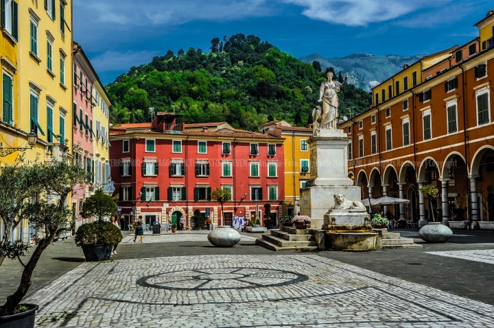 D70015_DSC7946_Paolo-Maggiani_04052015_Beatrice-DEste-Carrara-marmo-monumento-piazza-Alberica