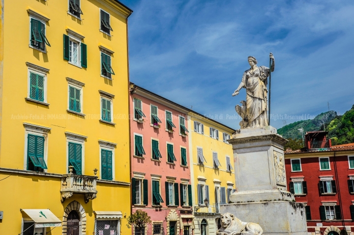 D70015_DSC7950_Paolo-Maggiani_04052015_Beatrice-DEste-Carrara-marmo-monumento-piazza-Alberica