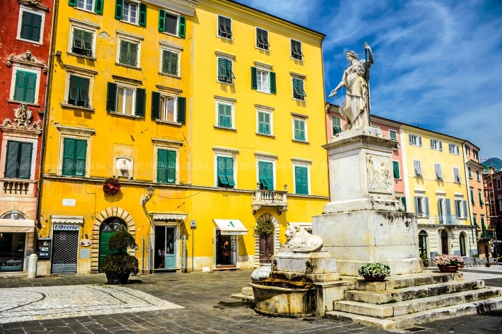 D70015_DSC7956_Paolo-Maggiani_04052015_Beatrice-DEste-Carrara-marmo-monumento-piazza-Alberica