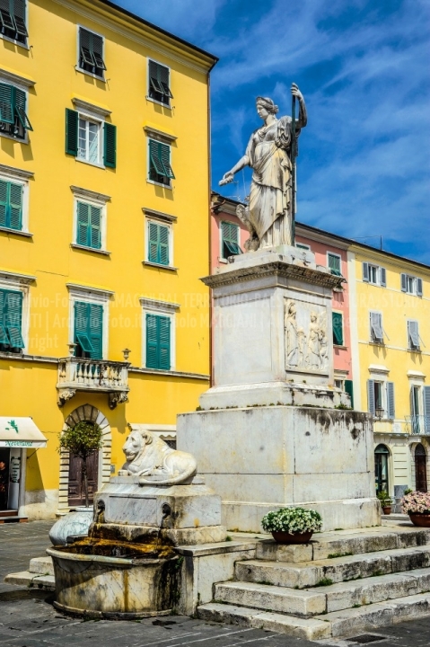 D70015_DSC7957_Paolo-Maggiani_04052015_Beatrice-DEste-Carrara-marmo-monumento-piazza-Alberica