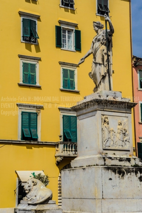 D70015_DSC7961_Paolo-Maggiani_04052015_Beatrice-DEste-Carrara-marmo-monumento-piazza-Alberica