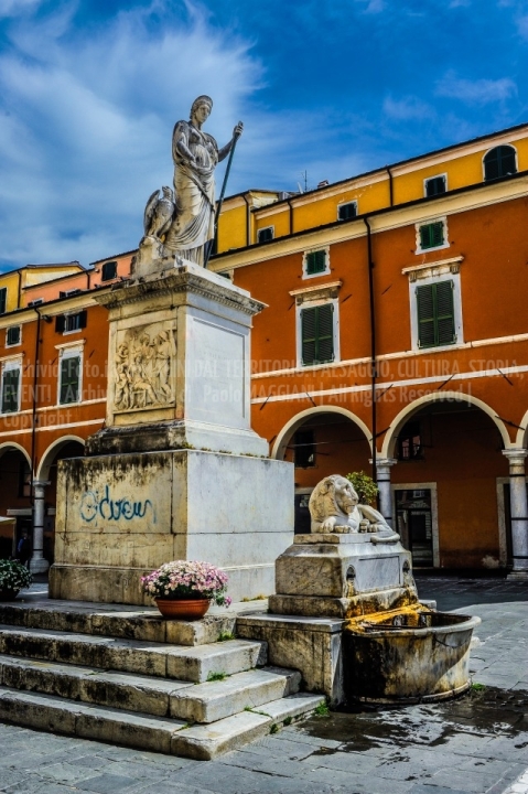 D70015_DSC7972_Paolo-Maggiani_04052015_Beatrice-DEste-Carrara-marmo-monumento-piazza-Alberica